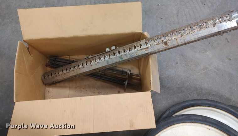 image for item LG9643 (2) Gandy 42 drop spreaders