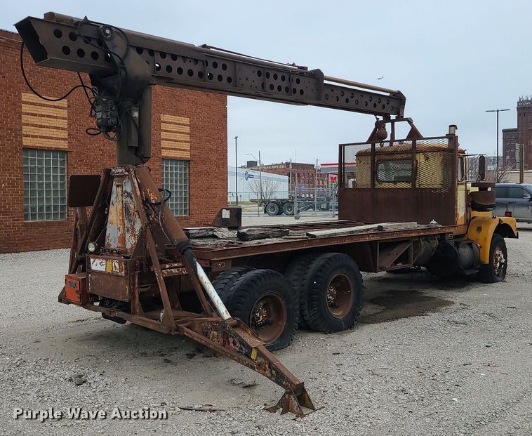 image for item LH9874 1972 Diamond Reo C-11464DB  crane truck