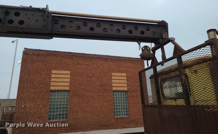 image for item LH9874 1972 Diamond Reo C-11464DB  crane truck