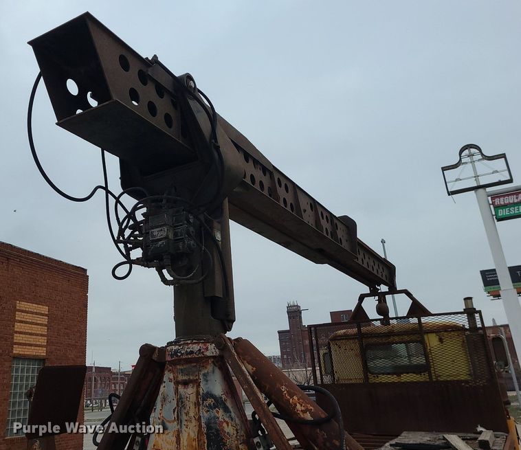 image for item LH9874 1972 Diamond Reo C-11464DB  crane truck