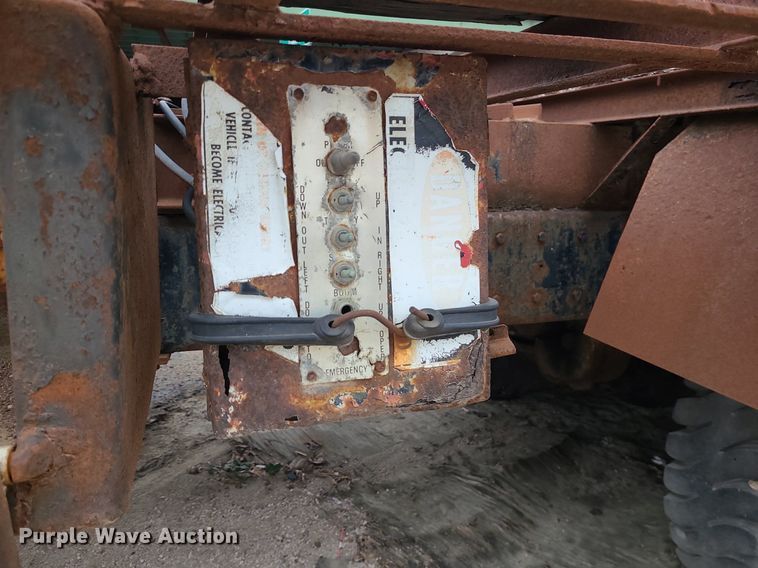 image for item LH9874 1972 Diamond Reo C-11464DB  crane truck