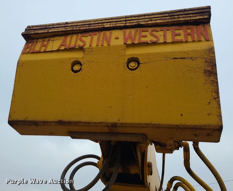 image for item LH9875 Austin Western 410SR  crane