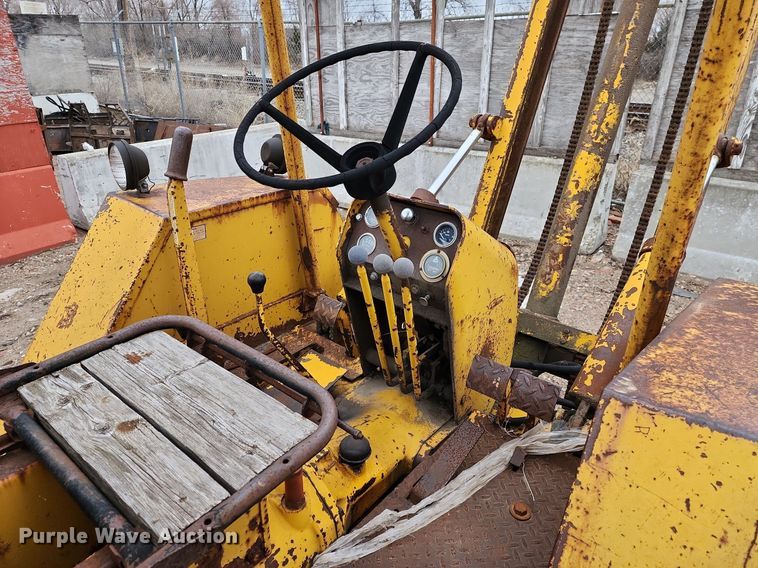 image for item LH9876 Allis Chalmers  forklift