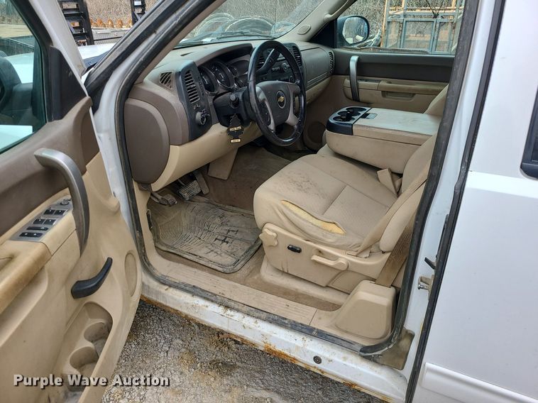 image for item LH9877 2012 Chevrolet Silverado 1500  Ext. Cab pickup truck