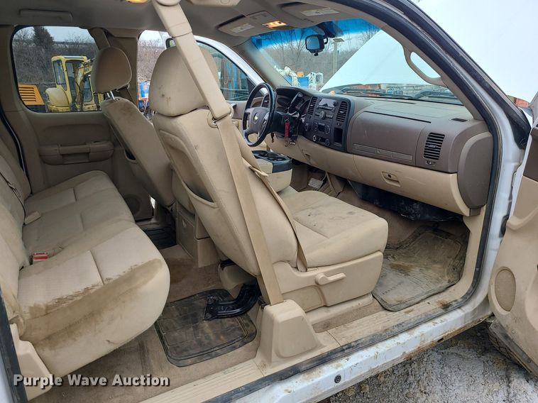 image for item LH9877 2012 Chevrolet Silverado 1500  Ext. Cab pickup truck