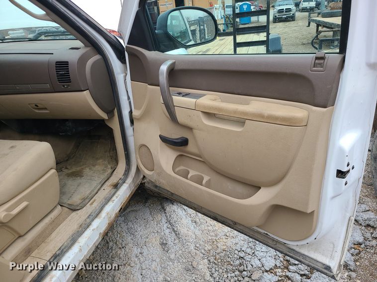 image for item LH9877 2012 Chevrolet Silverado 1500  Ext. Cab pickup truck