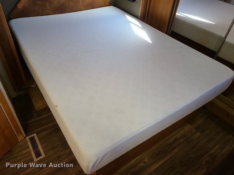 image for item LH9938 2008 Keystone RP3712  camper