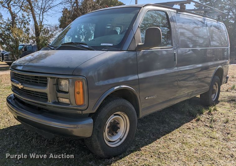 2000 Chevrolet Express 3500 van in Oklahoma City, OK | Item LK9924 sold |  Purple Wave