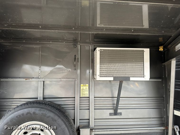 image for item LN9139 2017 Titan  livestock trailer