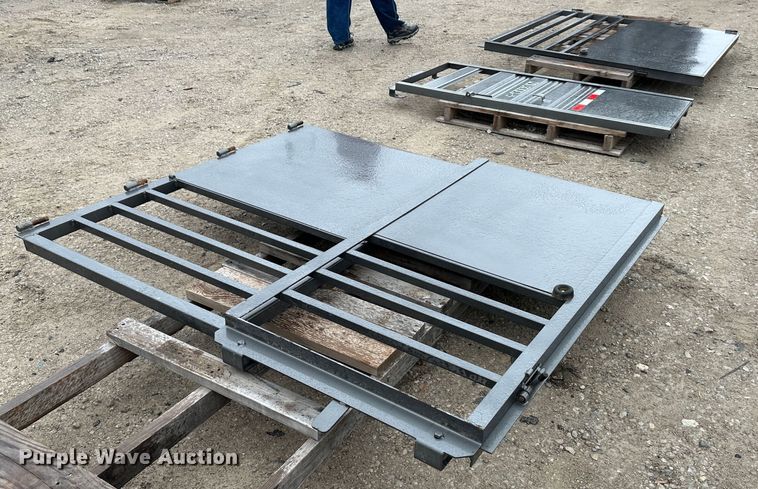 image for item LN9140 Livestock trailer gate