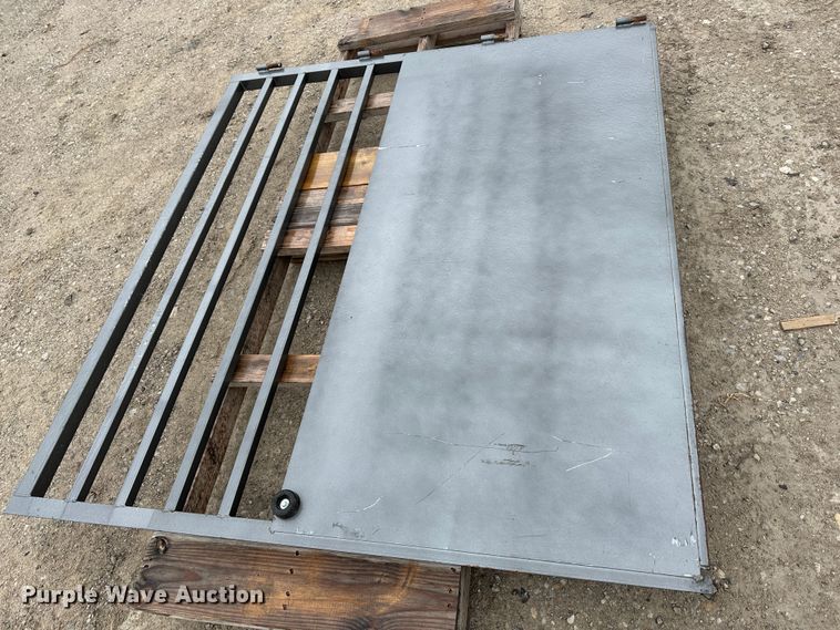 image for item LN9140 Livestock trailer gate