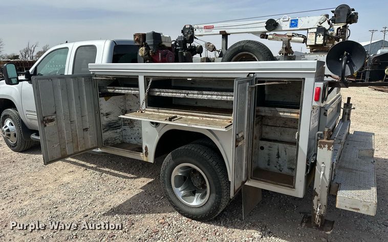 image for item LN9293 2012 GMC Sierra 3500HD  Ext. Cab utility bed pickup truck