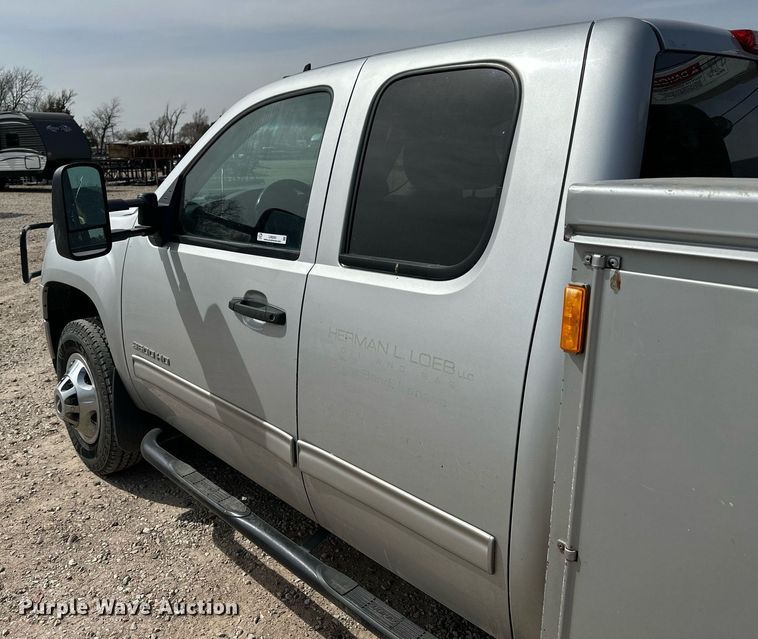 image for item LN9293 2012 GMC Sierra 3500HD  Ext. Cab utility bed pickup truck