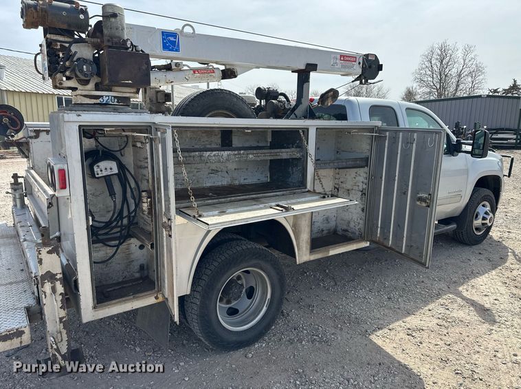 image for item LN9293 2012 GMC Sierra 3500HD  Ext. Cab utility bed pickup truck