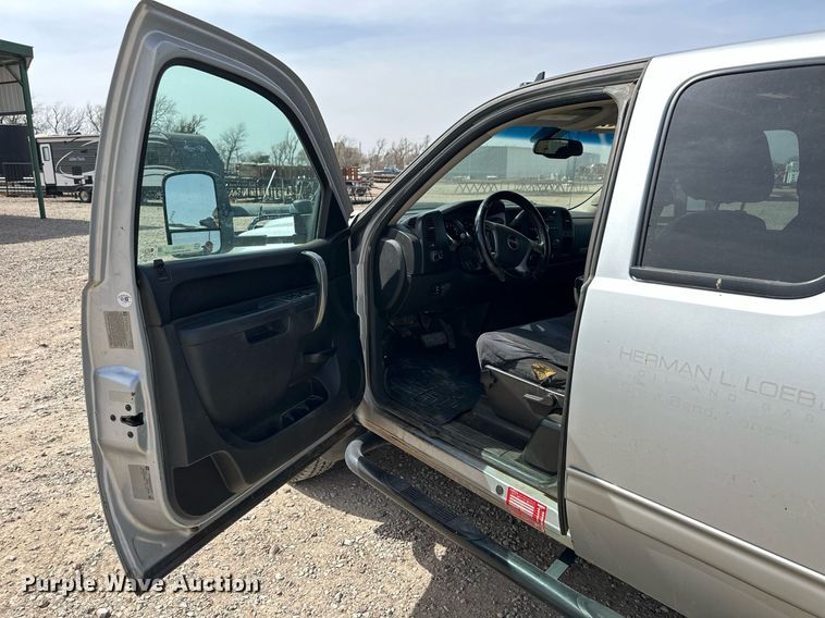 image for item LN9293 2012 GMC Sierra 3500HD  Ext. Cab utility bed pickup truck