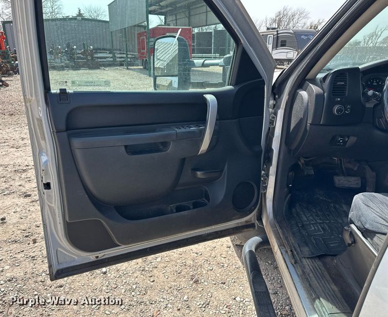 image for item LN9293 2012 GMC Sierra 3500HD  Ext. Cab utility bed pickup truck