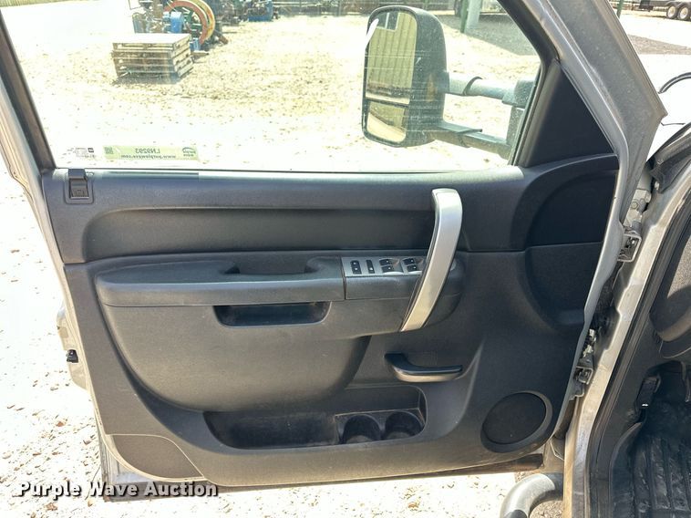 image for item LN9293 2012 GMC Sierra 3500HD  Ext. Cab utility bed pickup truck