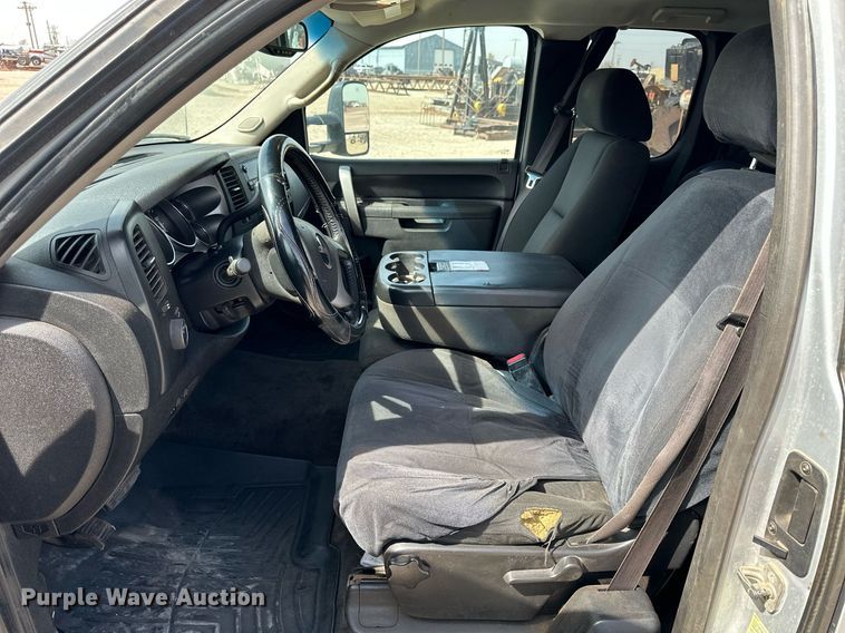 image for item LN9293 2012 GMC Sierra 3500HD  Ext. Cab utility bed pickup truck