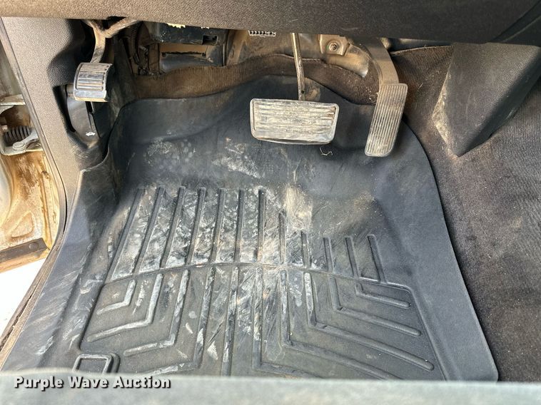 image for item LN9293 2012 GMC Sierra 3500HD  Ext. Cab utility bed pickup truck