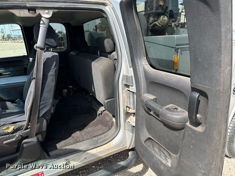 image for item LN9293 2012 GMC Sierra 3500HD  Ext. Cab utility bed pickup truck