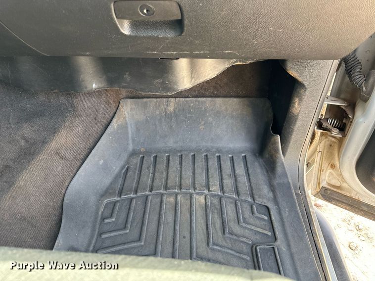 image for item LN9293 2012 GMC Sierra 3500HD  Ext. Cab utility bed pickup truck