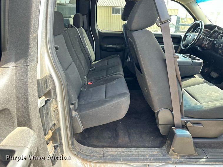 image for item LN9293 2012 GMC Sierra 3500HD  Ext. Cab utility bed pickup truck