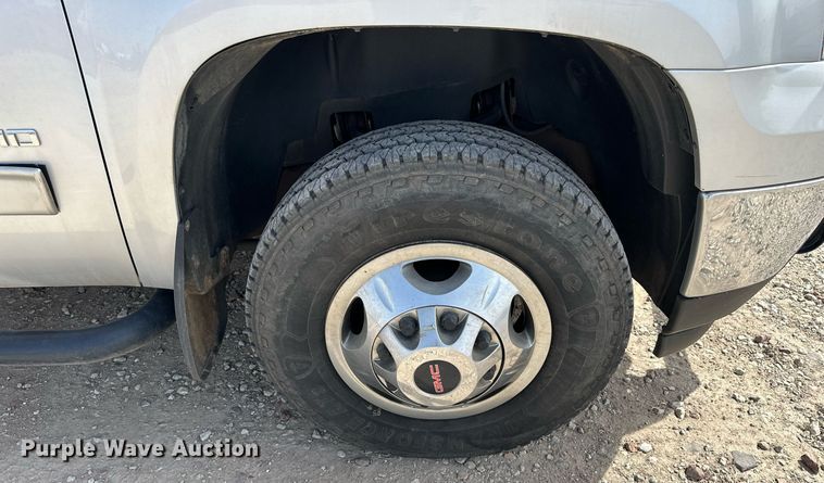 image for item LN9293 2012 GMC Sierra 3500HD  Ext. Cab utility bed pickup truck