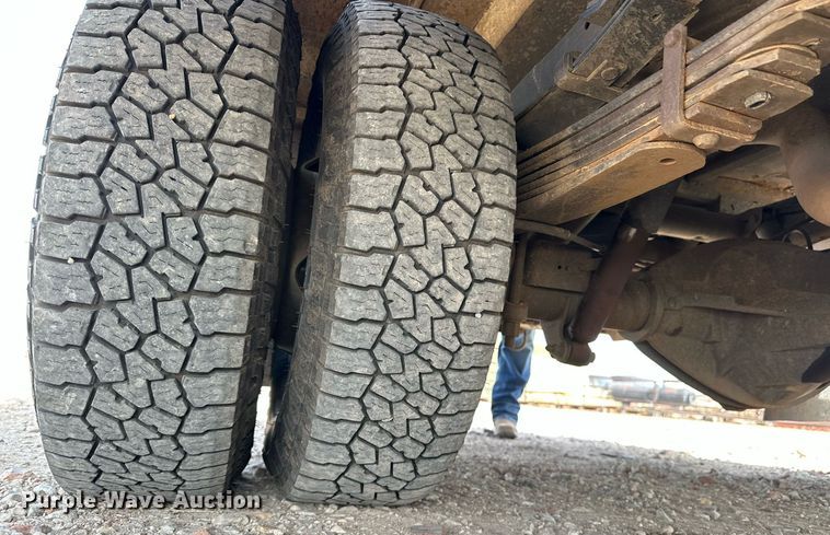 image for item LN9293 2012 GMC Sierra 3500HD  Ext. Cab utility bed pickup truck