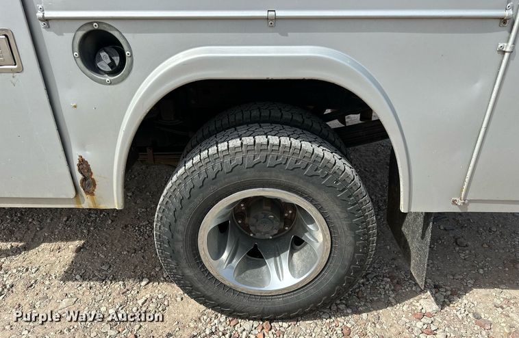 image for item LN9293 2012 GMC Sierra 3500HD  Ext. Cab utility bed pickup truck