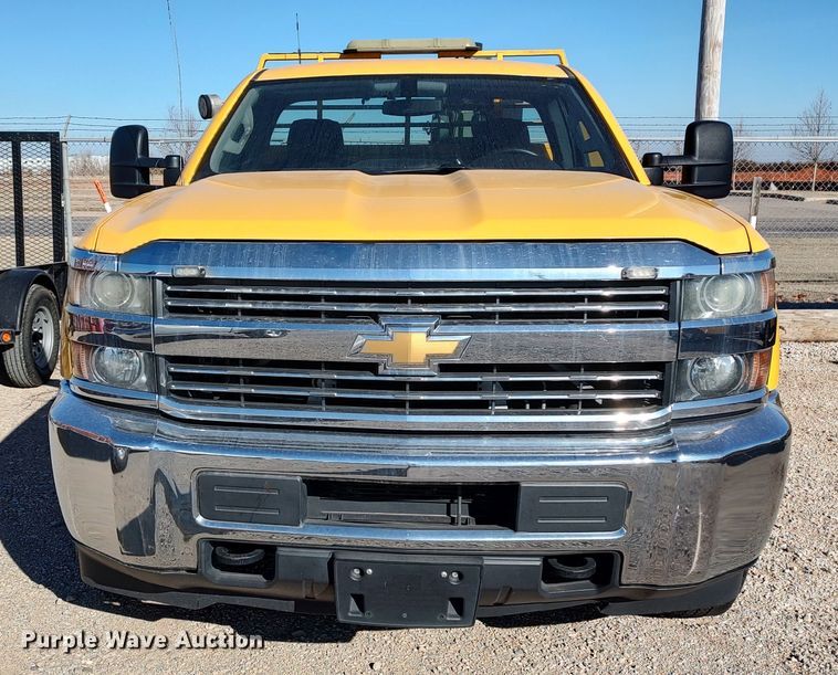 image for item LP9180 2015 Chevrolet Silverado 3500HD  utility bed pickup truck