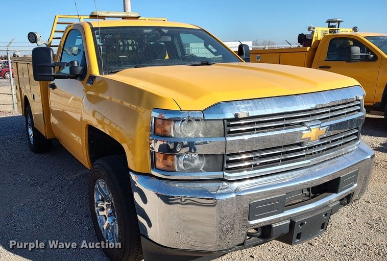 image for item LP9180 2015 Chevrolet Silverado 3500HD  utility bed pickup truck