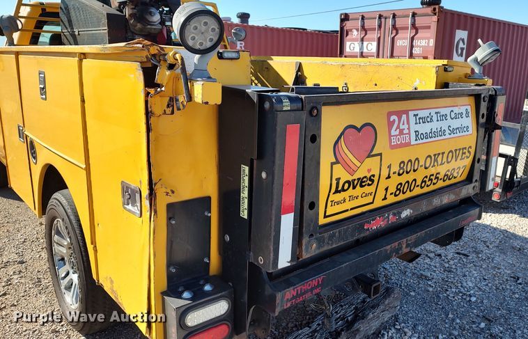 image for item LP9180 2015 Chevrolet Silverado 3500HD  utility bed pickup truck