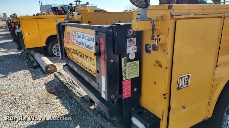 image for item LP9180 2015 Chevrolet Silverado 3500HD  utility bed pickup truck