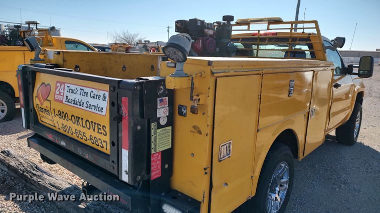 image for item LP9180 2015 Chevrolet Silverado 3500HD  utility bed pickup truck