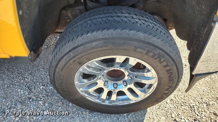 image for item LP9180 2015 Chevrolet Silverado 3500HD  utility bed pickup truck