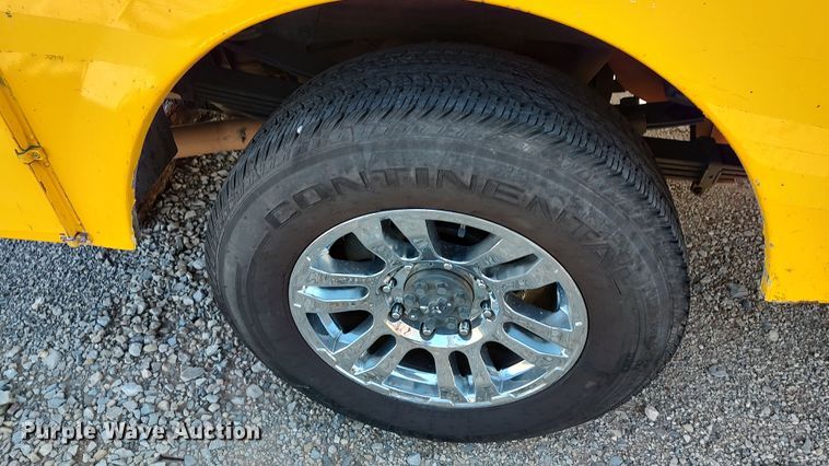 image for item LP9180 2015 Chevrolet Silverado 3500HD  utility bed pickup truck