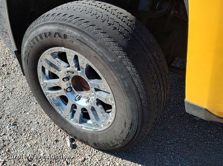 image for item LP9180 2015 Chevrolet Silverado 3500HD  utility bed pickup truck