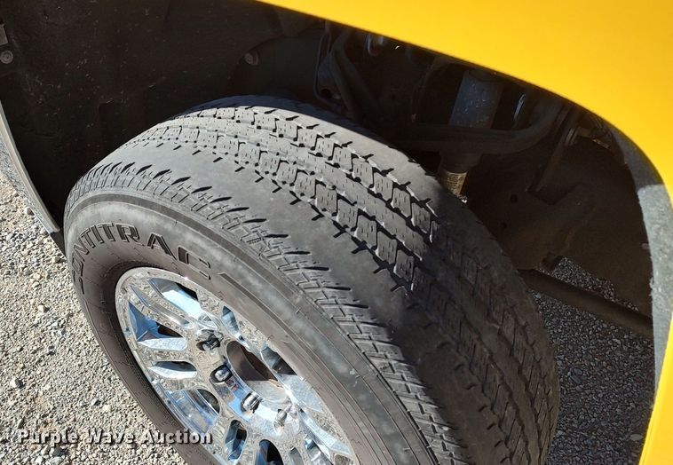 image for item LP9180 2015 Chevrolet Silverado 3500HD  utility bed pickup truck