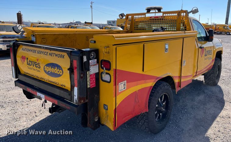 image for item LP9186 2017 Chevrolet Silverado 3500HD  utility bed pickup truck