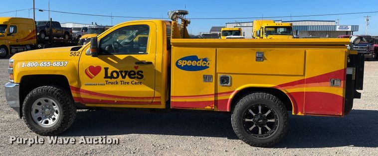 image for item LP9186 2017 Chevrolet Silverado 3500HD  utility bed pickup truck