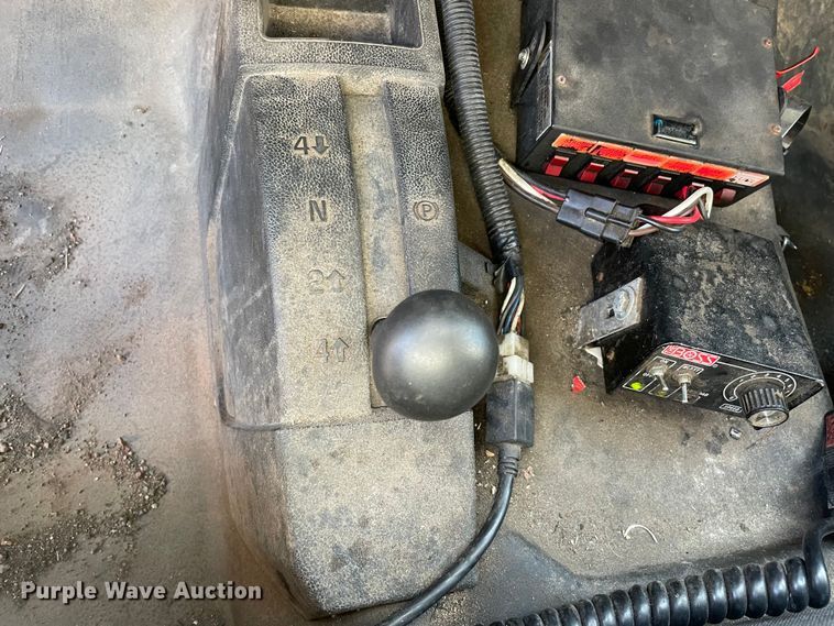 image for item LP9186 2017 Chevrolet Silverado 3500HD  utility bed pickup truck