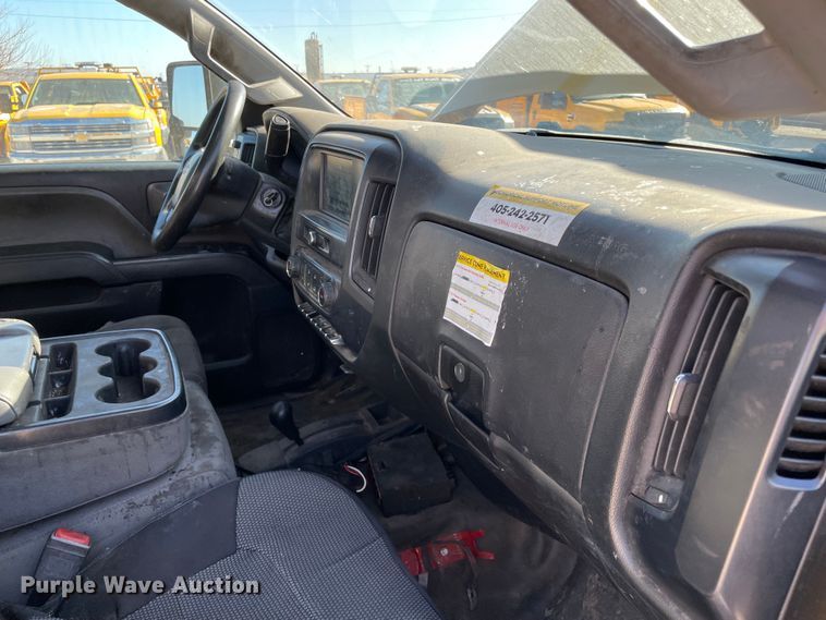 image for item LP9186 2017 Chevrolet Silverado 3500HD  utility bed pickup truck