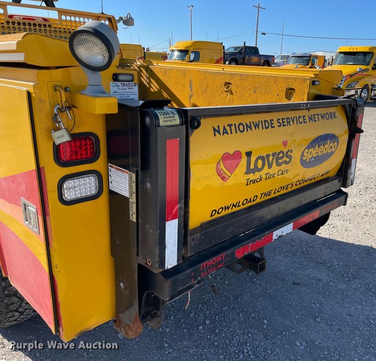 image for item LP9186 2017 Chevrolet Silverado 3500HD  utility bed pickup truck