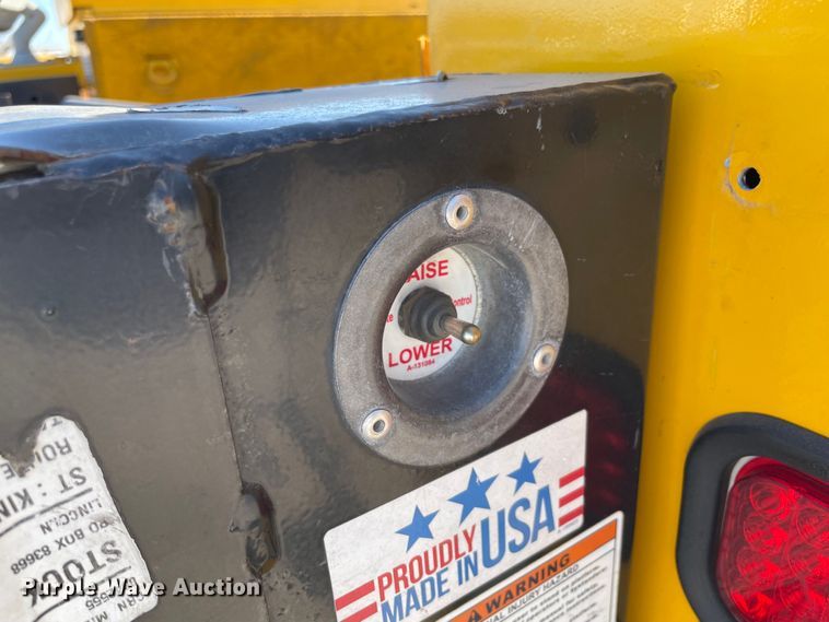 image for item LP9186 2017 Chevrolet Silverado 3500HD  utility bed pickup truck