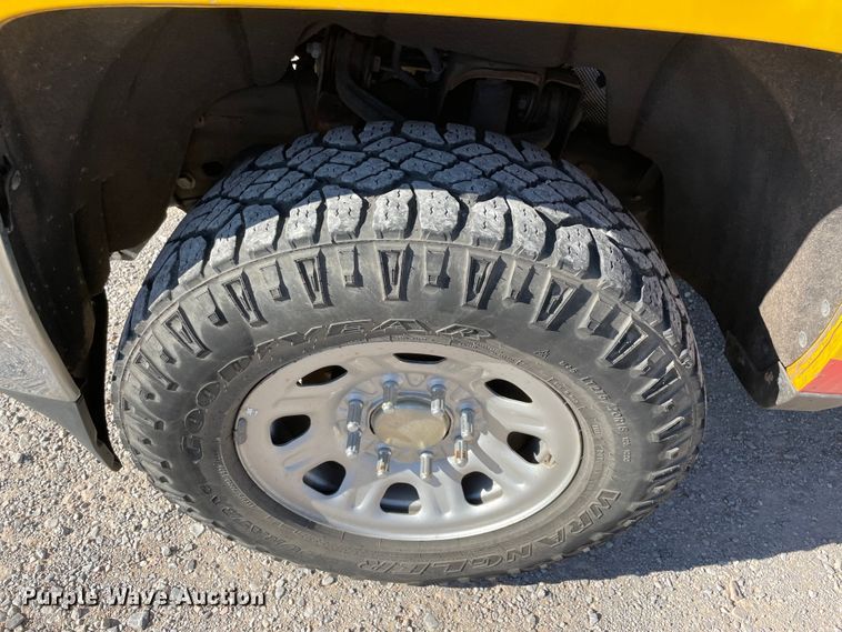 image for item LP9186 2017 Chevrolet Silverado 3500HD  utility bed pickup truck