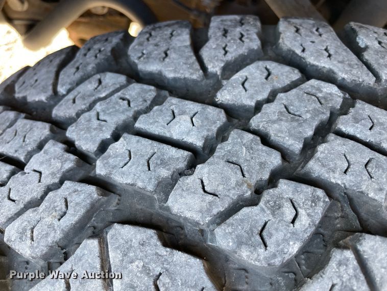 image for item LP9186 2017 Chevrolet Silverado 3500HD  utility bed pickup truck