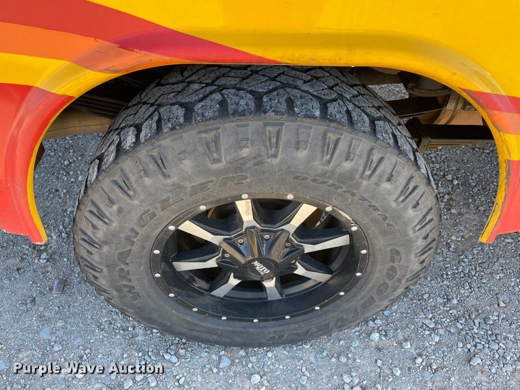 image for item LP9186 2017 Chevrolet Silverado 3500HD  utility bed pickup truck