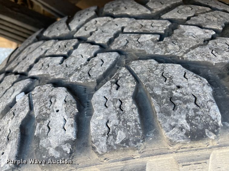 image for item LP9186 2017 Chevrolet Silverado 3500HD  utility bed pickup truck