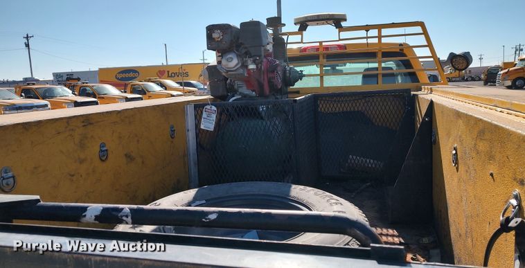 image for item LP9190 2015 Chevrolet Silverado 3500HD  utility bed pickup truck