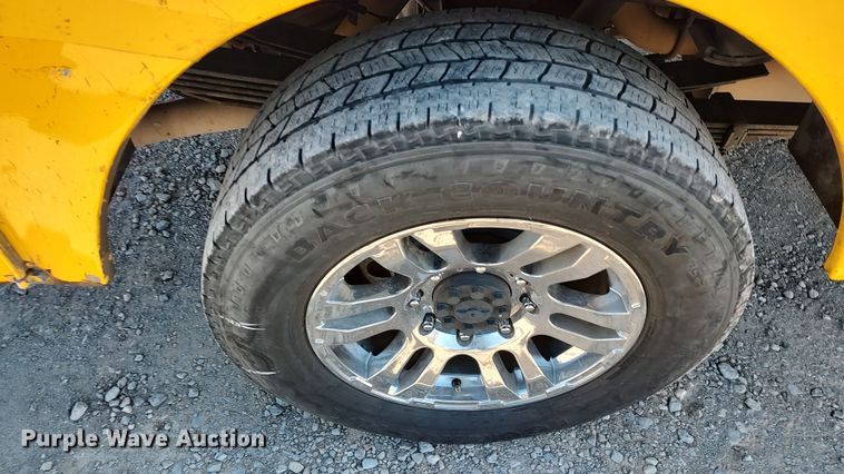 image for item LP9190 2015 Chevrolet Silverado 3500HD  utility bed pickup truck